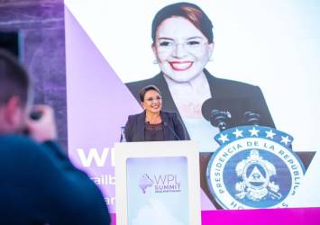 <i>La presidenta hizo un resumen de sus principales obras sociales y de infraestructura a nivel nacional en cuatro años de mandato. FOTO X XIOMARA CASTRO</i>