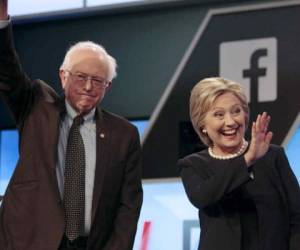Clinton estuvo en contra del acuerdo en 2008, en campaña contra Obama durante las primarias, pero luego ayudó a promoverlo en el Congreso cuando era secretaria de Estado, afirma el equipo de campaña de Bernie Sanders.