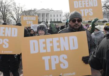 <i>Fotografía de archivo de activistas durante una manifestación a favor del estatus de protección temporal (TPS) en Washington (EEUU). EFE/Lenin Nolly</i>