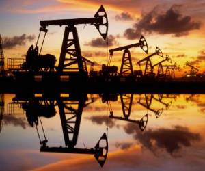 <i>Durante la jornada, el precio del WTI llegó hasta los US$99,41 el barril. Foto de iStock</i>