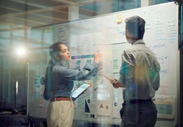 <i>Cuidar al equipo no significa bajar estándares, sino sostener estándares altos con humanidad, coherencia y respeto. Foto de iStock</i>