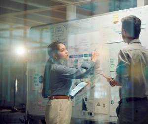 <i>Los ciberataques, la protección de datos, la interrupción de operaciones, el cambio climático y la inteligencia artificial figuran entre las principales amenazas para la continuidad de los negocios. Foto de iStock</i>