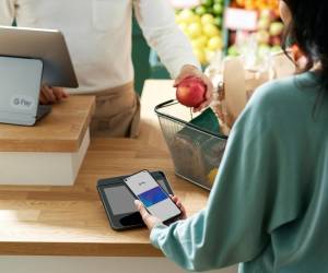 Utilizando únicamente tu dispositivo móvil o reloj inteligente, ahora podrás realizar pagos sin necesidad de llevar contigo tarjetas físicas gracias a Banco Ficohsa y la Billetera de Google. Los clientes de Ficohsa en Honduras y Guatemala ahora tienen a su disposición la Billetera de Google que ofrece la máxima seguridad en las transacciones.