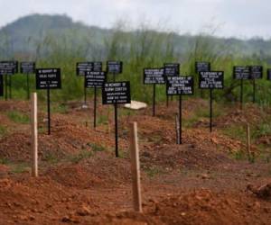 La pérdida de productividad y de ingresos de las familias debidos a las muertes y enfermedades relacionadas con el ébola y al absentismo laboral por temor al contagio se suman a la desaceleración económica de Guinea, Liberia y Sierra Leona. (Foto: AFP).