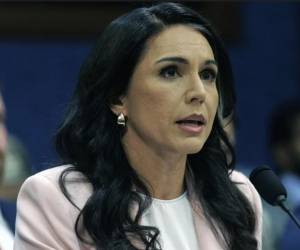 La Directora Nacional de Inteligencia de EEUU, Tulsi Gabbard, durante una audiencia en la Cámara Baja, este 19 de marzo de 2026. EFE/Will Oliver.