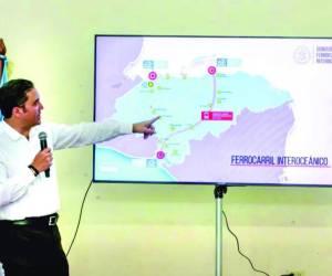 <i>Héctor Zelaya, presidente de la comisión que lidera el proyecto del tren desde Amapala hasta Puerto Castila, Colón. FOTO GOBIERNO DE HONDURAS</i>