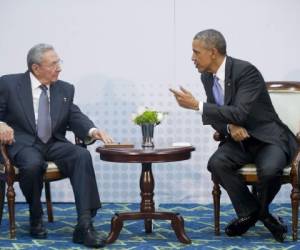 Obama y Castro hablaron telefónicamente sobre la marcha de la normalización de las relaciones bilaterales. (Foto:AFP)
