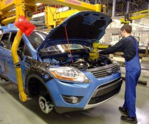 Las marcas automotrices suman el 20% del top 50 de marcas y representan 4 de las 5 marcas del top five. Los líderes del sector incluyen: Ford(#1), Toyota (#2), Honda (#3) y Nissan (#4).