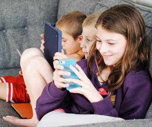 El uso de las redes sociales en una misma persona durante la adolescencia temprana se asoció prospectivamente con mayores síntomas depresivos un año después. Foto de iStock