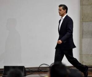 Peña Nieto se reunió durante cinco horas con los padres de los alumnos desaparecidos. (Foto: AFP)