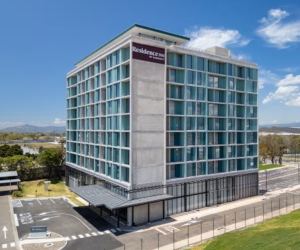 <i>El hotel Residence Inn Coyol inicia operaciones para atender la demanda de hospedaje corporativo generada por las empresas multinacionales instaladas en el Coyol de Alajuela. Foto de cortesía</i>