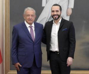 El presidente mexicano Andrés Manuel López Obrador junto a Nayib Bukele en su visita El Salvador.