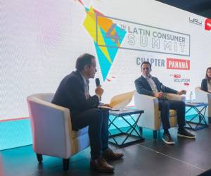 <i>Antonio Monckeberg, CEO de Grupo Ohla; Alfredo Argueta, CEO de Dicarina y Loriela Gómez, CEO de Saint. Foto: Cortesía Grupo Ohla. </i>