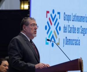 “Una política de seguridad autoritaria no construye democracia porque viola derechos”, afirmó el presidente Bernardo Arévalo. (Foto: Agencia Guatemalteca de Noticias)