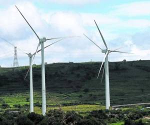 Aunque el sector energético ha generado inversiones por cientos de millones de dólares, esto no es todavía suficiente para satisfacer las necesidades del país. (Foto: laprensa.hn).