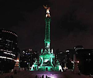 La calificadora advirtió que “la incertidumbre” sobre la renegociación del tratado entre México, Estados Unidos y Canadá (T-MEC) “debilita la confianza de los inversores”. (Foto: EFE)