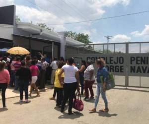 Students take part in a demonstration called by the Central American University (UCA) of Nicaragua to mark 11 months since the beginning of anti-government protests and demand the release of opponents of President Daniel Ortega arrested during such protests, in Managua on March 18, 2019. - The demo is also in support of 62-year-old Nicaraguan marathon runner Alex Vanegas, who went into exile in Costa Rica last week shortly after leaving prison. Vanegas was imprisoned for nearly four months for supporting protests against Ortega. (Photo by Maynor Valenzuela / AFP)