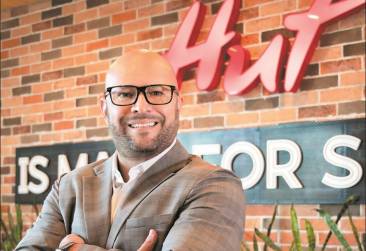 Esteban Alvarado, Gerente General de Pizza Hut El Salvador.