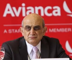 Avianca President German Efromovich is seen during a press conference to present the company´s new logo in Bogota on May 28, 2013. AFP PHOTO/Felipe Caicedo (Photo by Felipe CAICEDO / AFP)