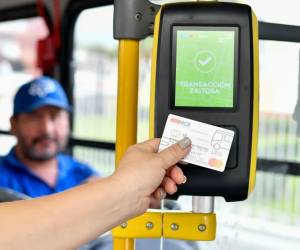 Más autobuses se suman al cobro electrónico en Costa Rica