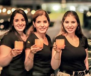 <i>“Comprender que existen roles distintos, evitar decisiones impulsivas y separar emociones personales de decisiones empresariales”, es la clave, según Aida Michelle Ureña de Maduro. En la foto, junto a sus hijas Ana Cecilia y Aida Gabriela. (Foto: Cortesía)</i>