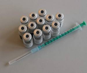 Los viales con la vacuna Pfizer-BioNTech COVID-19 contra el nuevo coronavirus están listos para su uso en el centro de vacunación de Pfaffenhofen, en el sur de Alemania, el 10 de enero de 2021 (Foto de Christof STACHE / AFP).