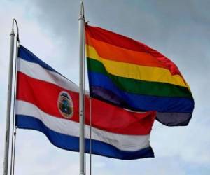 La iniciativa busca que la figura legal ya existente del matrimonio civil esté disponible para todas las personas, 'no solo para algunas', indica una activista.