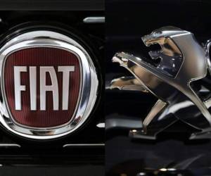 (COMBO) This combination of file pictures created on October 31, 2019 shows the logo of Italian auto maker Fiat (L) in a cars dealer on January 12, 2017 in Saluzzo, near Turin, and the Peugeot logo pictured at the 2014 Paris Auto Show on October 3, 2014 in Paris. - PSA and Fiat Chrysler unveiled on October 31 a plan for a 50-50 merger of their operations to create the world's fourth-largest car manufacturer that would generate billions in savings without factory closures. In a joint statement the French and US-Italian carmakers said their boards of directors 'have each unanimously agreed to work towards a full combination of their respective businesses by way of a 50/50 merger'. (Photos by MARCO BERTORELLO and Joël SAGET / AFP)
