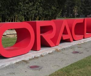 ● La carrera por la infraestructura de IA ya está reordenando el empleo en Big Tech (Foto: EFE)