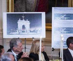 <i>Fotografía de archivo de las proyecciones del arco del triunfo propuesto por el presidente de Estados Unidos, Donald Trump, para Washington. (EFE/Jim Lo Scalzo/Pool)</i>