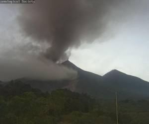 Imágenes: Volcán de Fuego (Guatemala) en actividad eruptiva