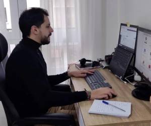 <i>Regresar a trabajar desde casa, como en época de pandemia, puede volver a ser una modalidad que compense ante una eventual crisis energética. (Foto: EFE)</i>