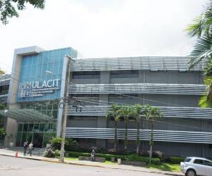 Panorámica de la entrada de la ULACIT en Costa Rica.