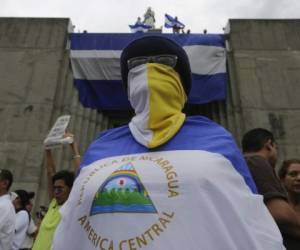 Nicaraguan Catholic faithful take part in a mass to demand the freedom of political prisoners and to cease the attack on the Catholic Church in Managua's Cathedral, in Managua on October 28, 2018. (Photo by INTI OCON / AFP)