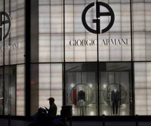 Armani recibe multa en Italia por irregularidades laborales