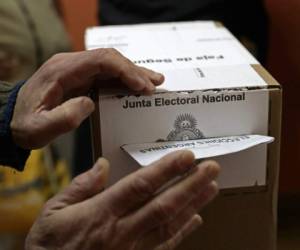 Ballot papers of the ruling Juntos por el Cambio (Together for Change) party (top) of President and hopeful Mauricio Macri and his running mate Miguel Angel Pichetto, and of opposition party (bottom) Frente de Todos (Front of All) of presidential hopeful Alberto Fernandez and his running mate, former President Cristina Fernandez de Kirchner, are seen at a polling station during primary elections in Buenos Aires on August 11, 2019. - Primary elections in Argentina take place Sunday, ahead of the October vote. (Photo by JUAN MABROMATA / AFP)