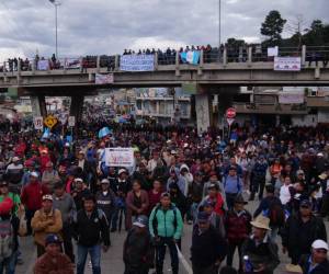 <i>Los tramos cerrados de vías aumentaron de 20 a 33 en esta jornada, según la estatal Dirección General de Protección y Seguridad Vial. FOTO AFP</i>