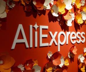 <i>Esta fotografía tomada el 24 de septiembre de 2020 muestra el logotipo de AliExpress en una tienda temporal en París. FOTO GEOFFROY VAN DER HASSELT / AFP</i>