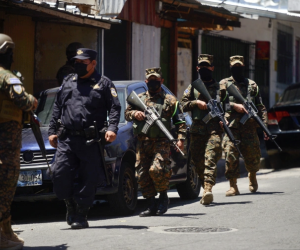 El Salvador defiende ante CICR derecho a mantener ‘guerra‘ contra pandillas