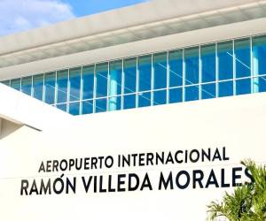 <i>Unos 25 vuelos han sido afectados por las operaciones suspendidas en esa terminal aérea. FOTO REFERENCIA / E&amp;N</i>