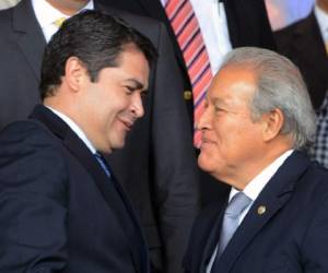 Presidentes Juan Orlando Hernández y Salvador Sánchez Cerén. (Foto: Archivo)