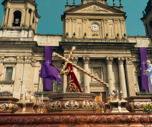 <i>Desde lo colorido y espiritual que caracteriza la Semana Santa en la Ciudad y Antigua Guatemala, hasta la majestuosidad de las playas o la riqueza natural de Petén, Guatemala ofrece opciones para todos los estilos. Foto de cortesía </i>