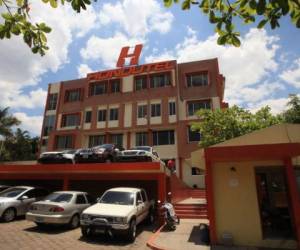 Autoridades buscan conformar un fideicomiso para la negociación accionaria de la empresa. (Foto: laprensa.hn).