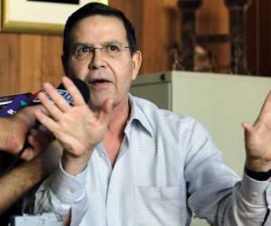 El expresidente hondureño Rafael Callejas Rafael Callejas fue liberado bajo una fianza de US$4 millones (US$810.000 en efectivo). Aún debe cumplir con parte del paquete de su fianza.