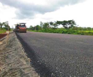El auge se da principalmente por las carreteras Chilamate - Vuelta Kopper (en la imagen) y la nueva vía a San Carlos, en el tramo Sifón-La Abundancia. (Foto: prensalibre.cr).