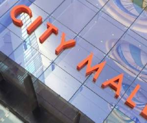 City Mall tiene 179.000 metros cuadrados, con más de 300 tiendas.
