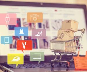 Una de las claves para impulsar el E-commerce es escuchar al cliente, conocerlo y aprovechar al máximo la data que nos dejan al momento de interactuar en línea con un comercio. Para seguirlo, la mejor aliada es la tecnología. Foto iStock.