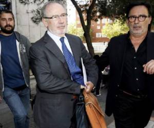 Antigua figura fuerte del Partido Popular (PP, derecha), Rato es ahora uno de los principales símbolos de la corrupción de las élites política y económica españolas. (Foto: El País).
