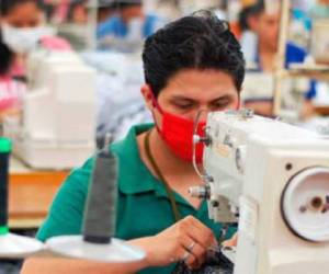 En Nicaragua las fábricas de textiles operan únicamente en los parques industriales de zonas francas, un sector pujante que ofrece 108.000 empleos. De no extenderse, miles de empleos estarían en riesgo. (Foto: Archivo).