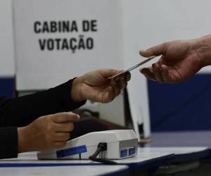 <b>El Tribunal Superior Electoral (TSE) de Brasil contabiliza 158,7 millones de personas habilitadas para sufragar. (Foto: EFE)</b>